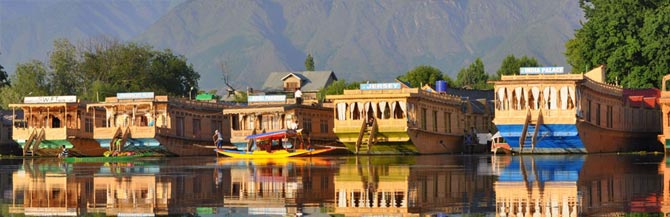 Deluxe Houseboat Srinagar